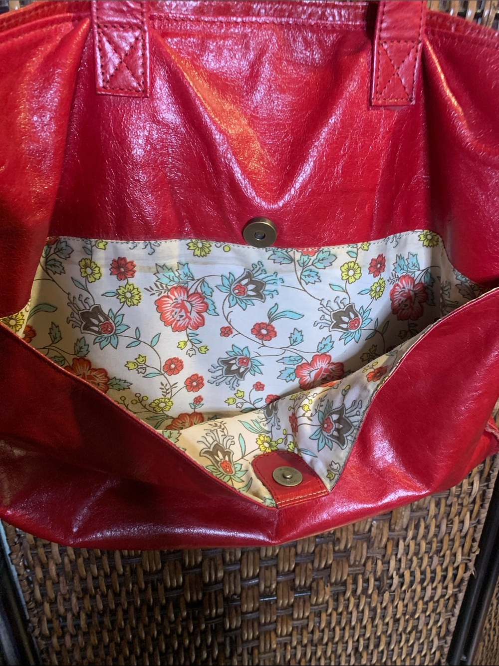 Vintage Latico Red Leather Tote Bag with Floral Lining - Picture 3 of 6